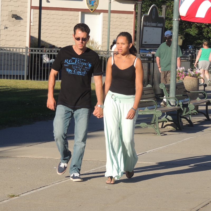 couple strolling hand in hand,love pictures display