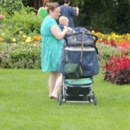 mom holding baby in garden,gifts newborn