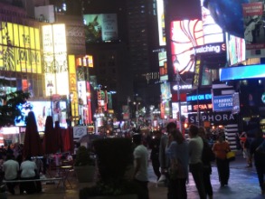 people on nyc streets,explore the city