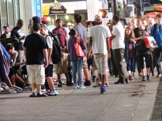 people standing inline in nyc, travel and explore Manhattan