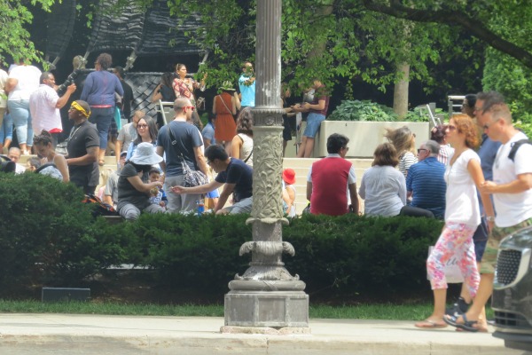 people walking together,chicago, love pics