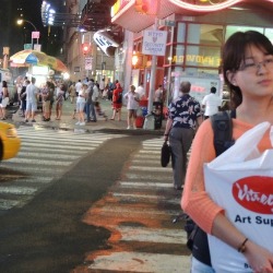 people walking nyc,gift of travel to Manhattan